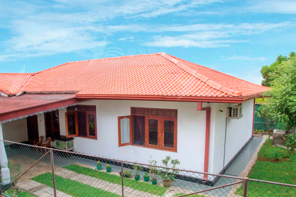 合成樹(shù)脂瓦和彩鋼瓦價(jià)格哪個(gè)更便宜，性價(jià)比誰(shuí)更高一些？