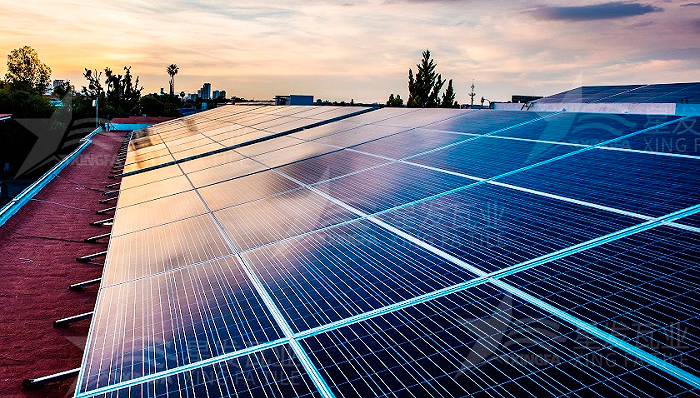 光伏屋面瓦自清潔性能強(qiáng)，防水功能優(yōu)異，簡(jiǎn)直是一舉多得！