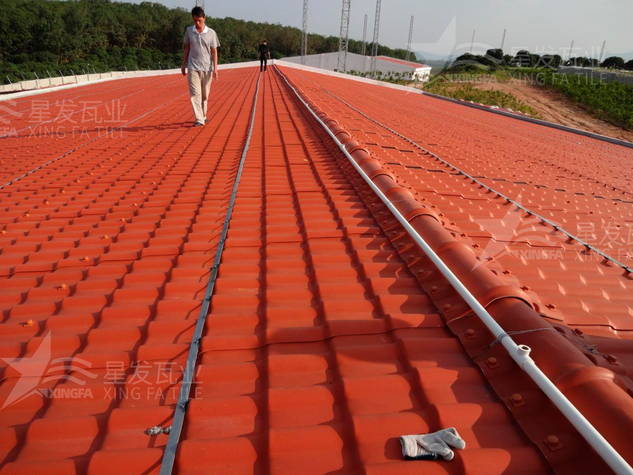 老舊房屋改造，準(zhǔn)備安裝樹(shù)脂瓦時(shí)，發(fā)現(xiàn)漏水，到底怎么解決呢？