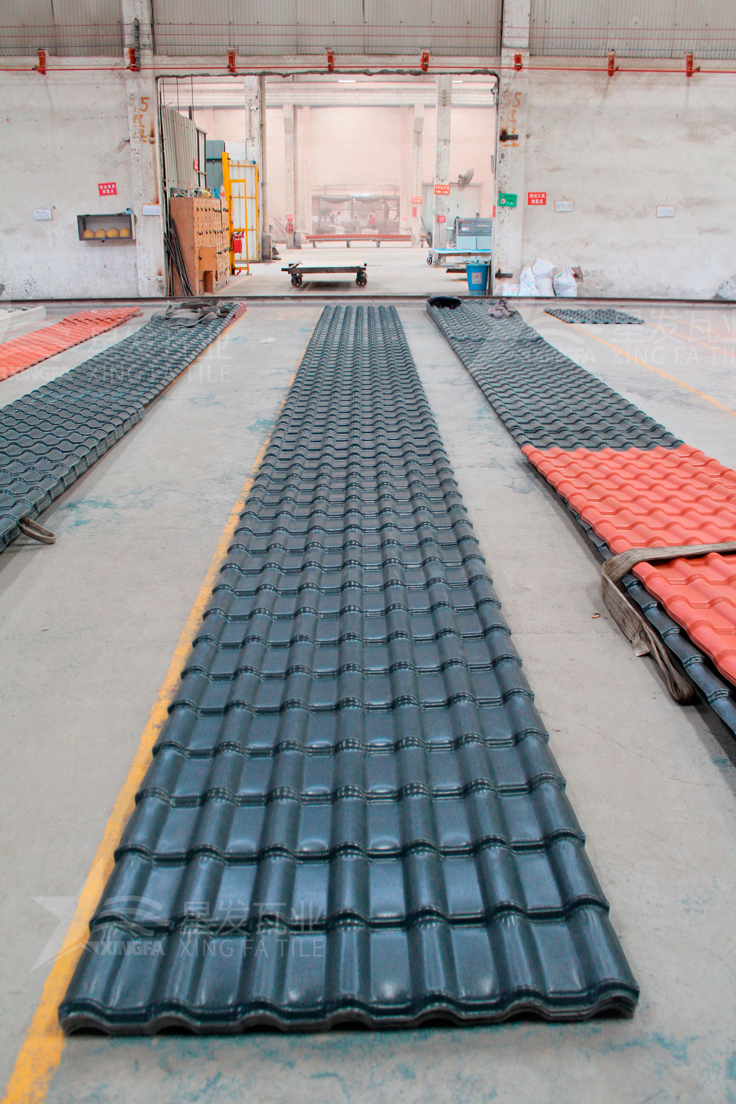 樹(shù)脂瓦白底和灰底哪個(gè)好？白底和灰底在質(zhì)量、價(jià)格上有啥區(qū)別？