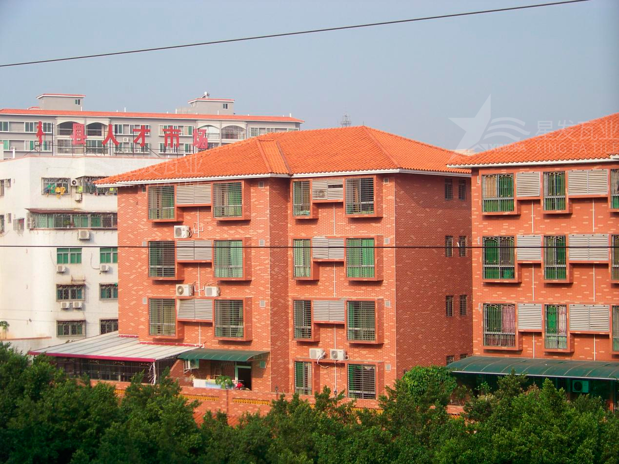 合成樹脂瓦要定期翻新維護嗎？逐漸取代彩鋼瓦，應(yīng)用越來越廣泛！