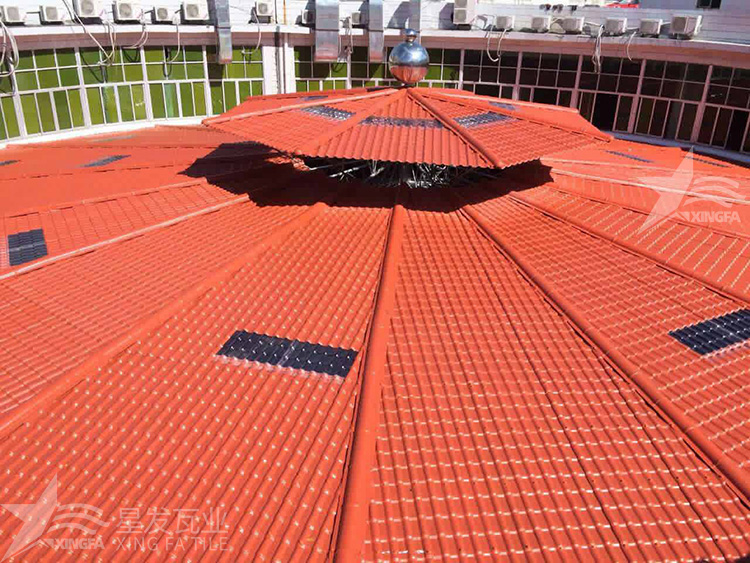 樹脂瓦的灰底和白底之間的比較：價格和質(zhì)量上有何差異？