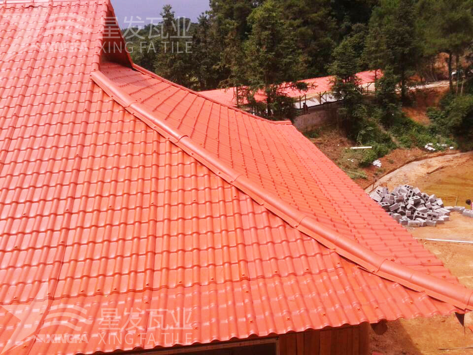 潮濕天氣不是問題！樹脂瓦輕松應(yīng)對挑戰(zhàn)！