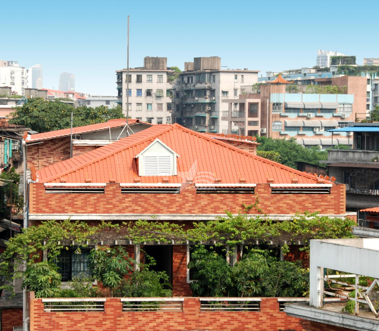 新農(nóng)村建房：琉璃瓦與合成樹(shù)脂瓦對(duì)比，何者更適合？